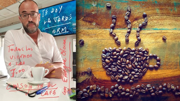 Enrique Olcina y taza dibujada con granos de café