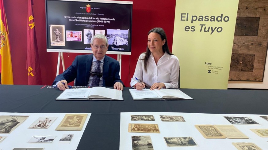 Cristóbal Belda dona 9.000 fotos de su padre al Archivo Regional
