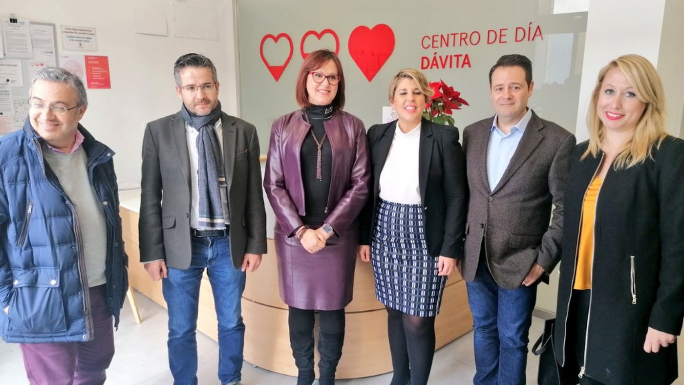 Isabel Franco junto a la vicealcaldesa de Cartagena, Noelia Arroyo, en su visita al Centro Davita