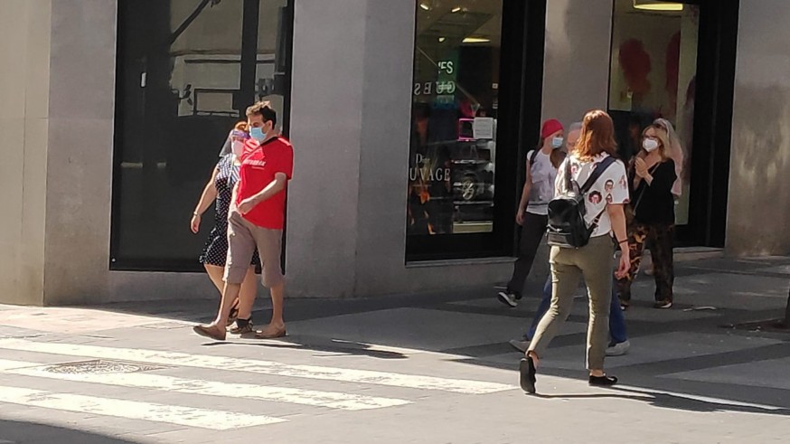 Gente paseando por la calle