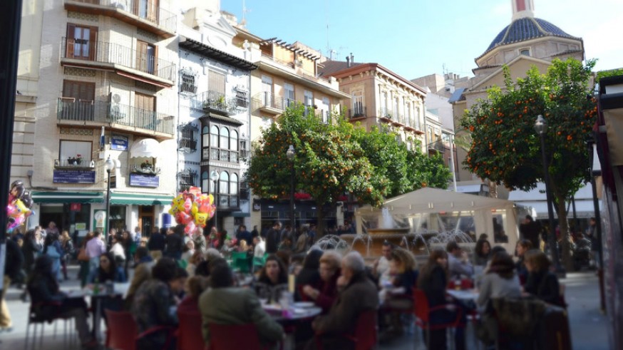 Terrazas de bares en la Plaza de las Flores de Murcia