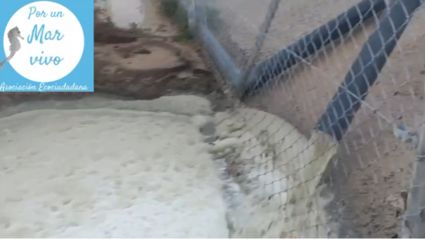 Denuncian un vertido presuntamente delictivo en la rambla de La Maraña, Torre Pacheco