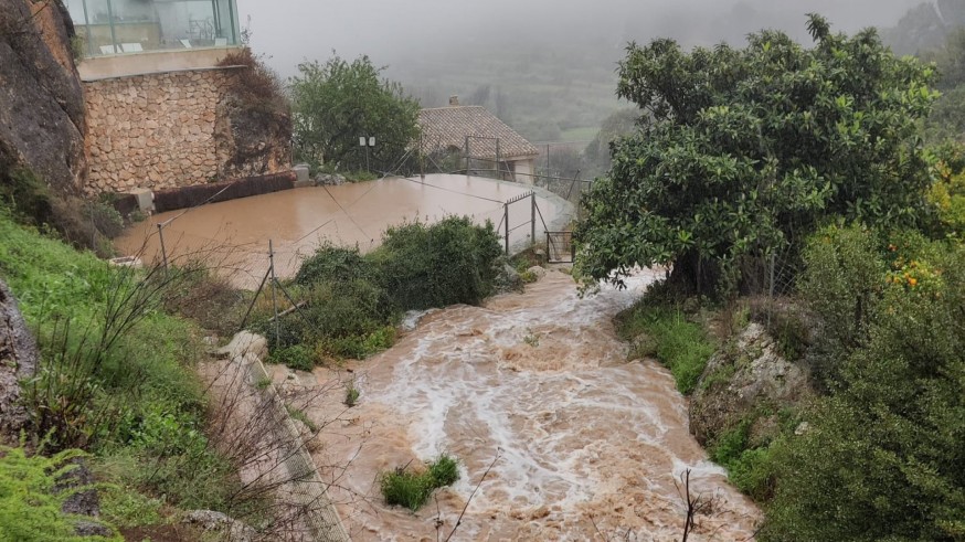 La lluvia deja cascadas y torrentes de agua en algunas zonas de Sierra Espuña 