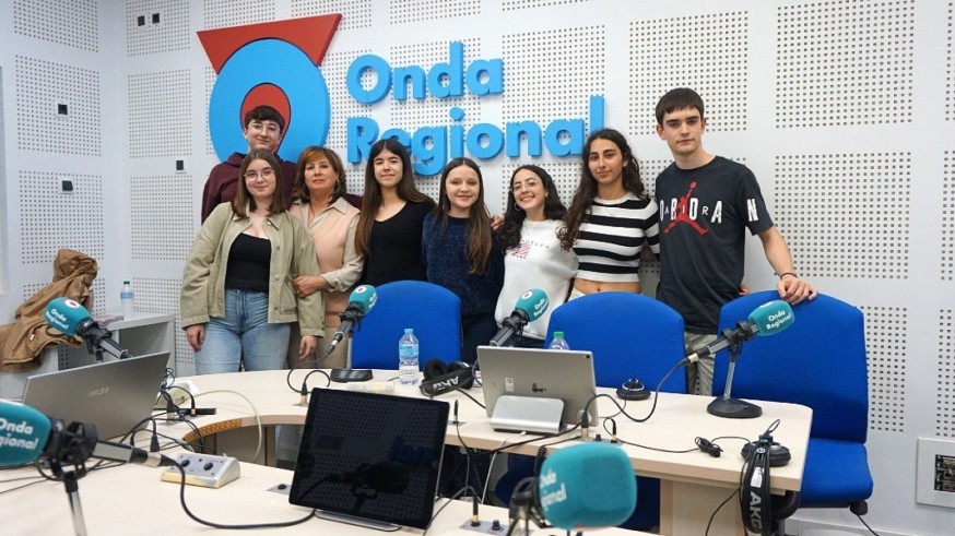 Hablamos del proyecto ADICTlescentes, contra la ludopatía juvenil, con la profesora Mercedes Escavy y alumnos del IES José Planes de Espinardo