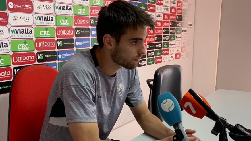 Manel: "Aunque fue un año muy duro, tengo contrato y estoy a gusto en el Real Murcia"