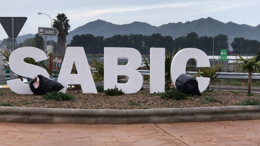 Los trabajadores de SABIC buscan apoyo en el Ministerio de Trabajo ante la incertidumbre sobre La Aljorra
