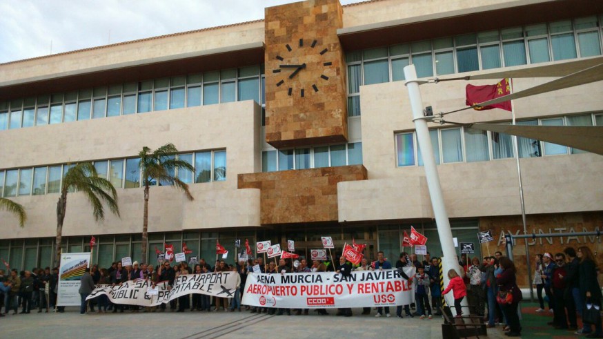 Los trabajadores de San Javier, en una concentración el pasado abril
