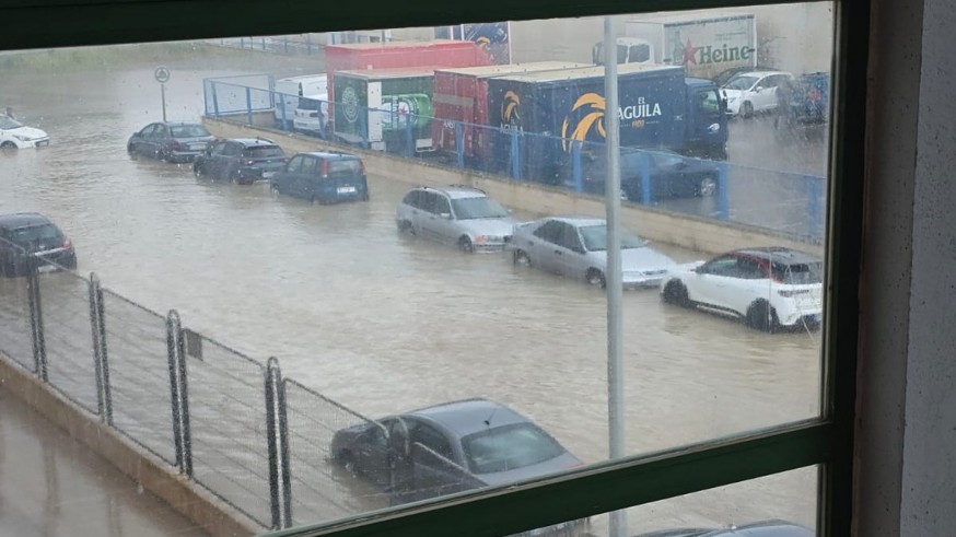 Problemas en Los Alcázares donde se han recogido más de 100 litros y las lluvias continúan
