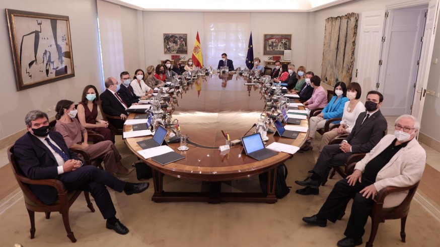 Foto de todos los ministros en sala histórica del Consejo