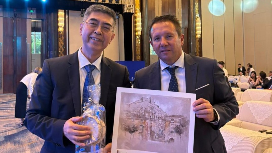 Mula aúna lazos comerciales con China
