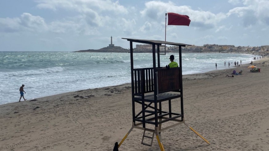 Prohibido el baño hoy domingo en las playas mediterráneas de La Manga y la de Levante de Cabo de Palos en Cartagena