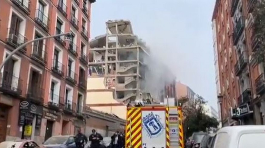 Estado en el que ha quedado el edificio tras la explosión. EMERGENCIAS MADRID