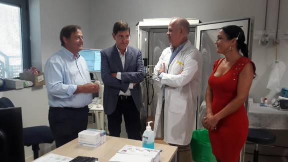 Villegas visita la unidad de Fibrosis Quística de la Arrixaca. ORM