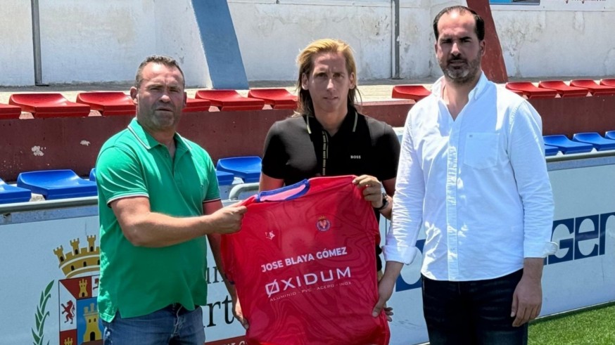 Blaya: "Guardamos algunos fichajes bomba para el final de mercado"