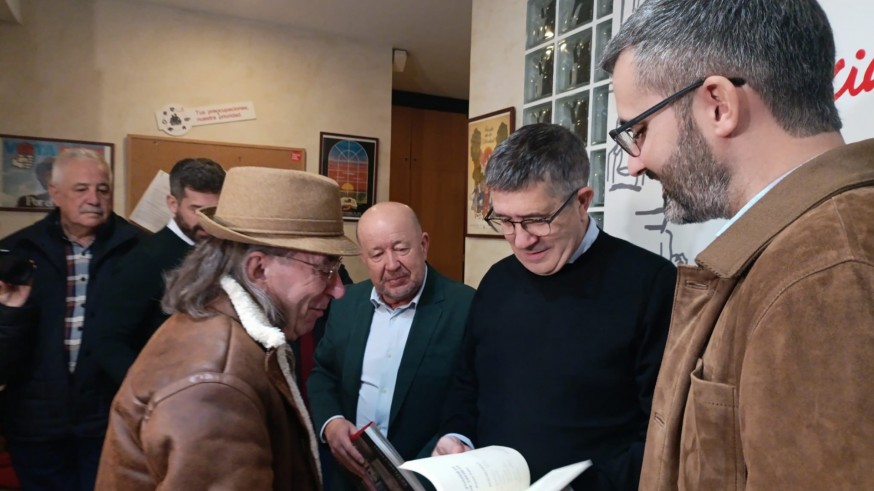 Patxi López en Yecla: "cada vez que Feijóo ha tenido una iniciativa propia, ha llegado Ayuso y se la ha cambiado"