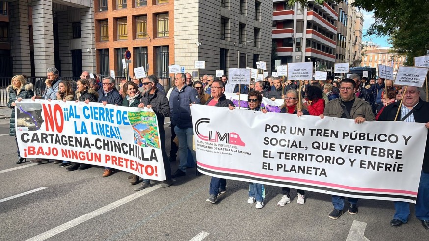Hellín defiende en Madrid la línea ferroviaria Cartagena-Chinchilla 