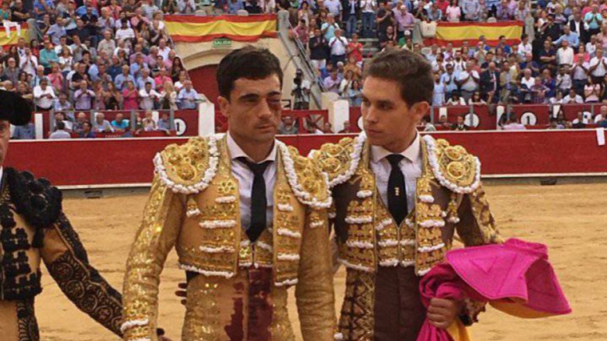 Paco Ureña, tras sufrir la cornada en el ojo en la feria de Albacete