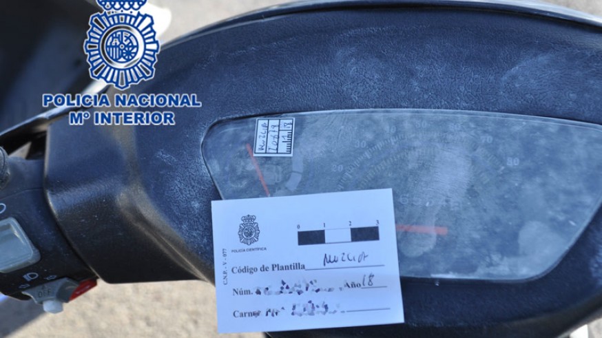 Inspección ocular de una moto sustraída