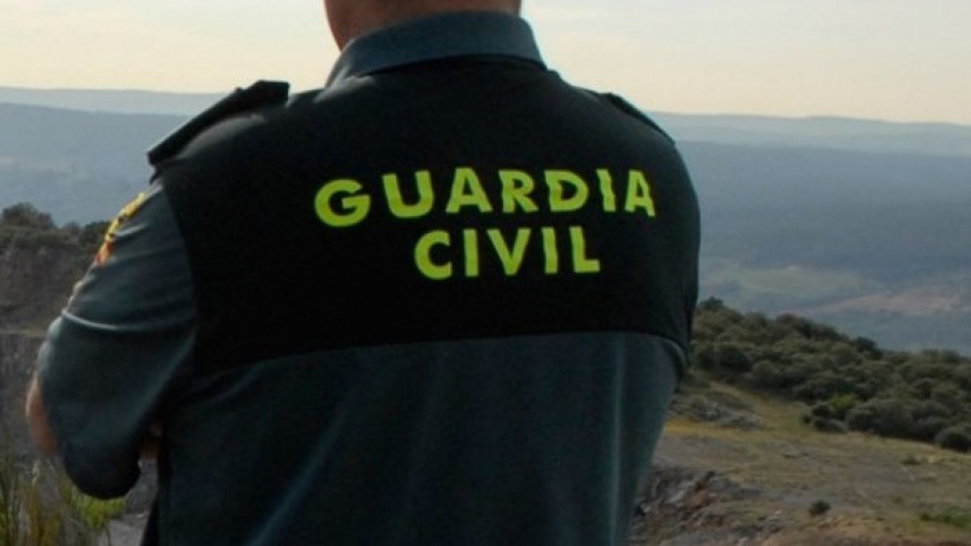Un agente de la Guardia Civil en un entorno rural. EUROPA PRESS