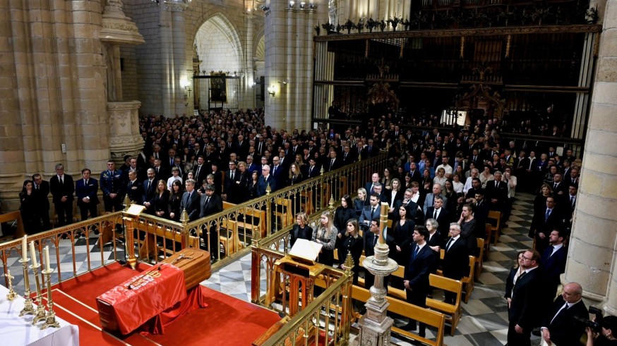 Murcia despide a José Ballesta en una multitudinaria y emotiva ceremonia en la Catedral