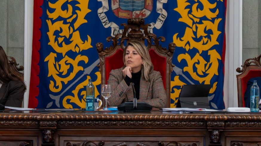 Arroyo intenta frenar la moción de censura sacando del gobierno a los dos concejales de VOX 