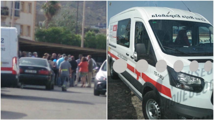 Reunión entre Autoridad Portuaria y trabajadores, y un vehículo de Cruz Roja en el Puerto de Cartagena