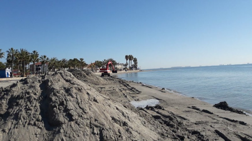 Tareas de regeneración en las playas del Mar Menor. 