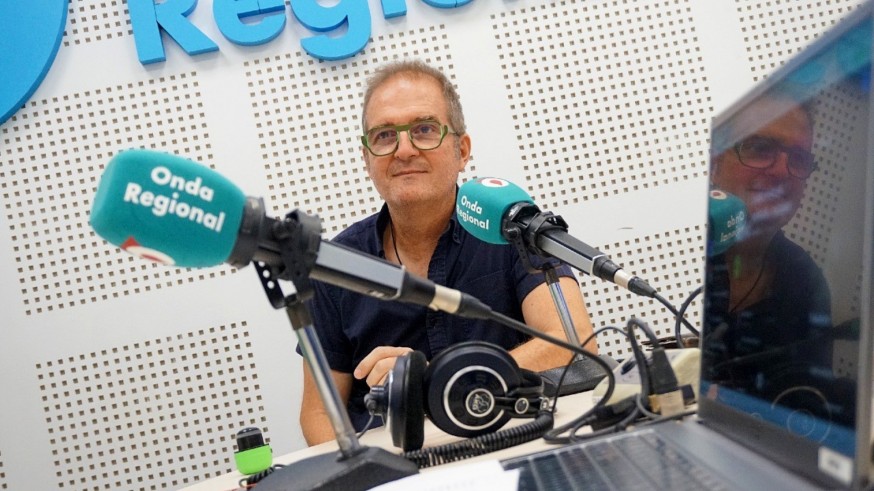 Por sus gustos musicales lo conoceréis: Emilio Cortés. De profesión... sus peces