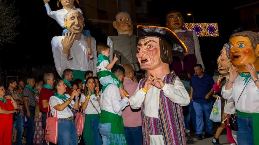 Gigantes y cabezudos tomarán Cehegín el próximo sábado