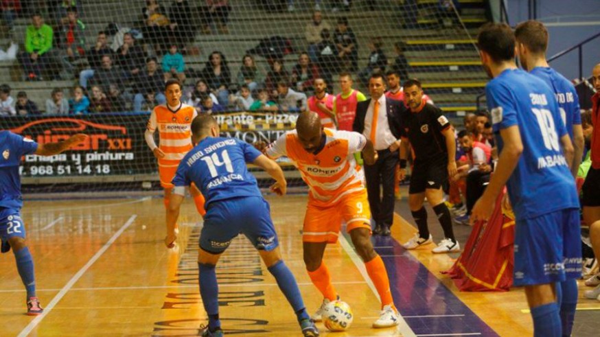 El Plásticos Romero Cartagena vence 3-2 a Santiago Futsal 