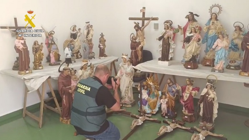 Recuperadas más de medio centenar de imágenes robadas de cementerios de Murcia y Alicante