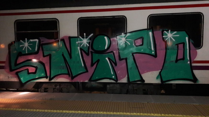 Detienen en Lorca a un joven como presunto autor de pintadas en 3 trenes de cercanías estacionados en Sutullena