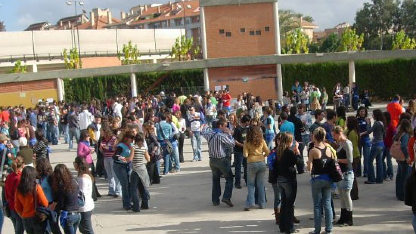 Jóvenes durante una fiesta en la Universidad de Murcia