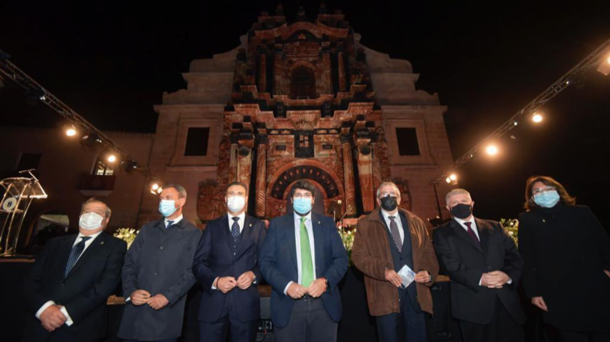 Las autoridades frente a la Basílica de la Vera Cruz. Foto: CARM