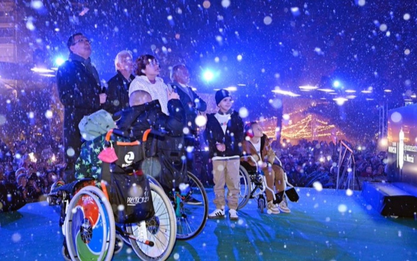 GALERÍA | Las imágenes del encendido del Gran Árbol de Navidad en Murcia