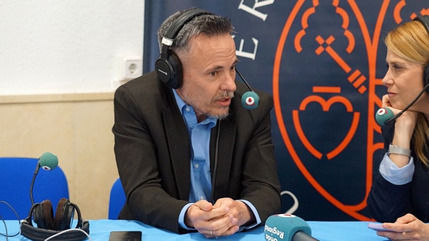 Hablamos con Pedro Hellín, profesor de la Facultad de Comunicación, especialista en marketing y director de la campaña de Samuel Baixauli.