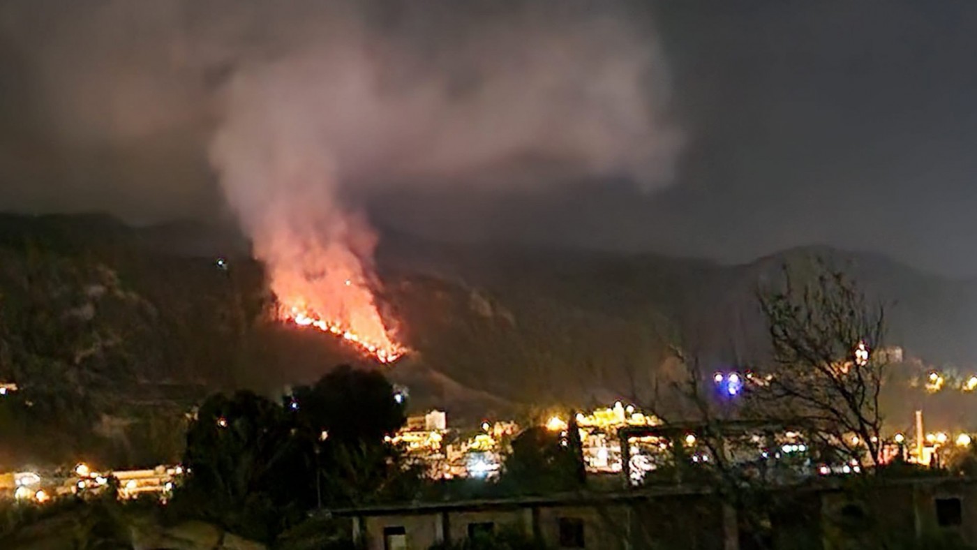 Arde el parque natural El Valle-Carrascoy en un área próxima al santuario de la Fuensanta en Algezares