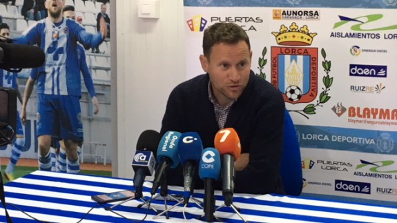 Mario Simón, entrenador del Lorca Deportiva:" hay que afrontar cada partido como si fuera el más importante"