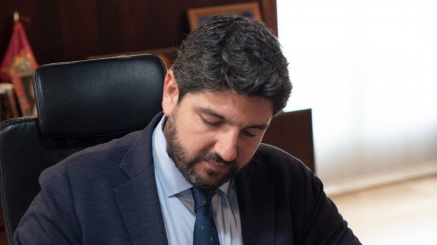 López Miras firma la propuesta de la presidenta de la Asamblea Regional y confía en tener gobierno estable cuanto antes
