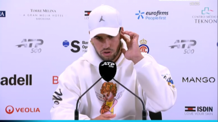 Carlos Alcaraz abandona en Barcelona