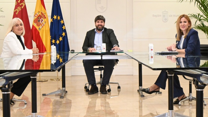 Miras se reúne por separado con CCOO y UGT y promete reforzar el diálogo social