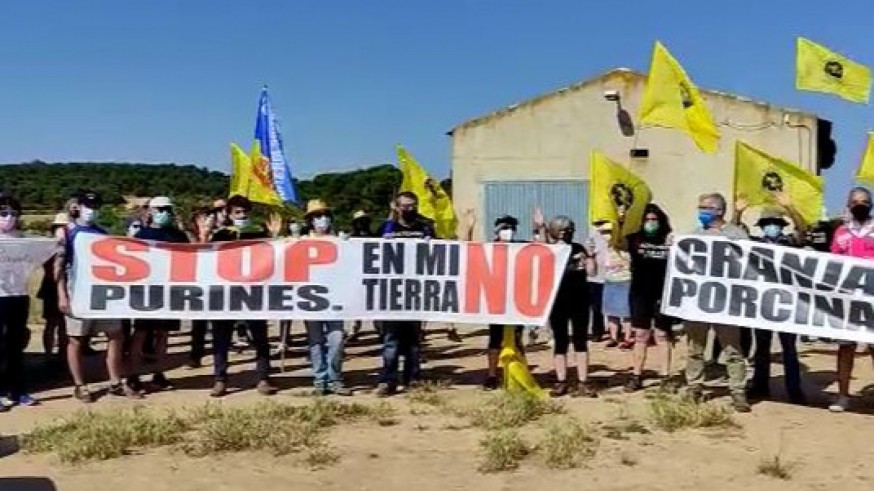 Protesta por la ampliación de la lechonera de La Celia. PATRICIA JIMÉNEZ