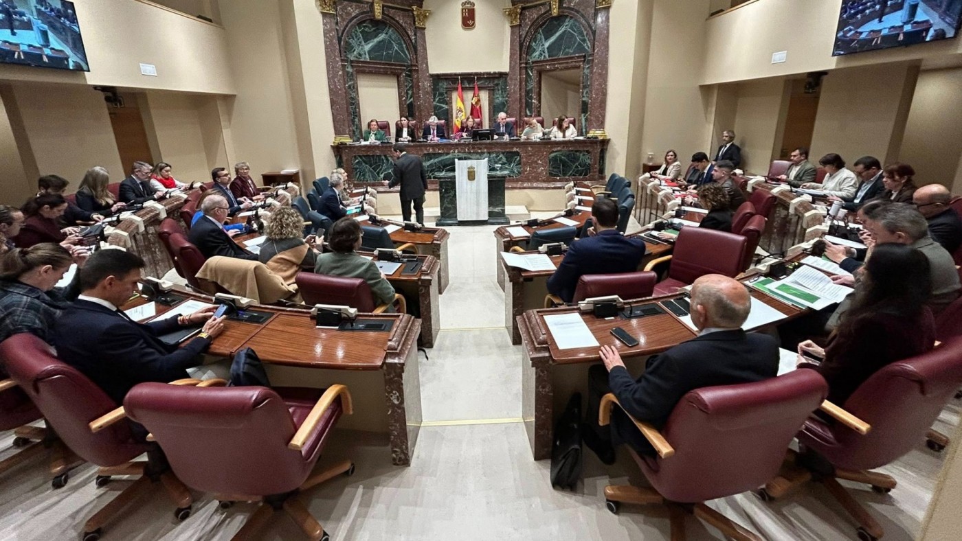 Marín cree "imprudente" cambiar ahora la norma para alejar los salones de juego de los colegios