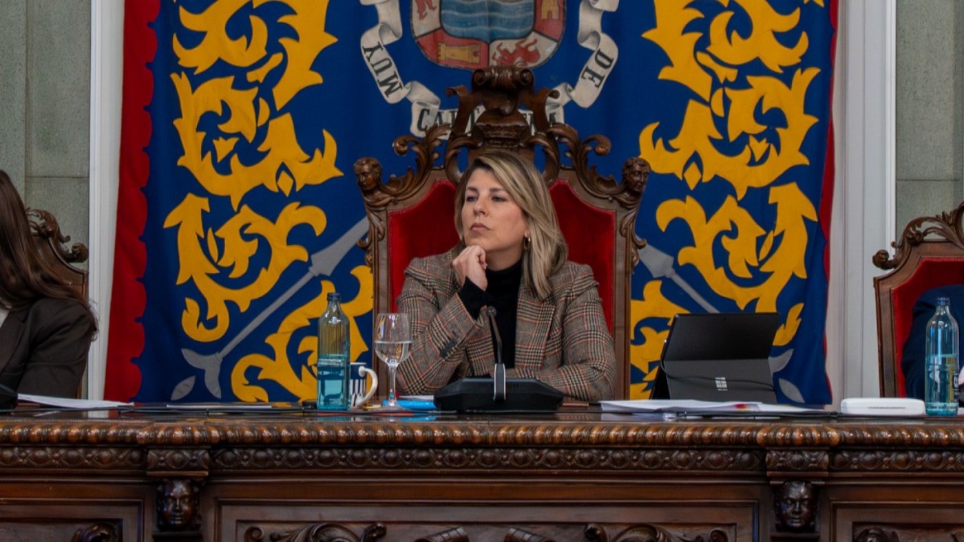 Arroyo intenta frenar la moción de censura sacando del gobierno a los dos concejales de VOX 