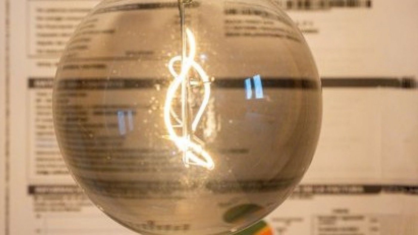Consumur alerta de una subida de más del 20 % en la luz este agosto 