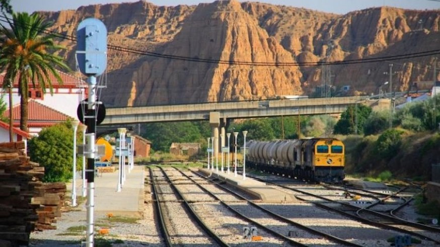 La línea de ferrocarril con Baza y Guadix es vital para el desarrollo de Lorca