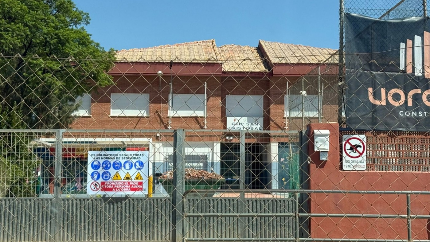 La retirada de amianto en el colegio del Bohío impide el inicio de curso 