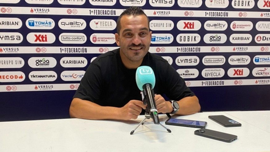 Adrián y el Águilas ultiman detalles para el 'Sí, quiero'