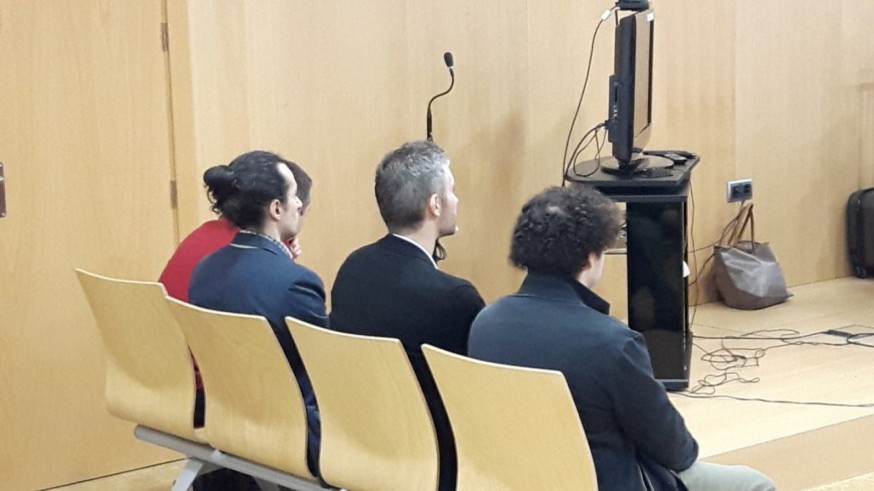Los cuatro acusados en el juicio de 'seriesyonkis'