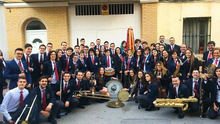 A bombo y platillo. Agrupación Musical Sauces, de Cartagena